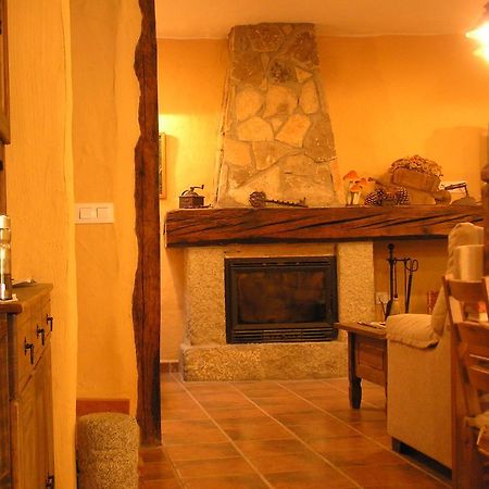 Hostal Rural Las Cuatro Calles San Martin del Pimpollar Luaran gambar