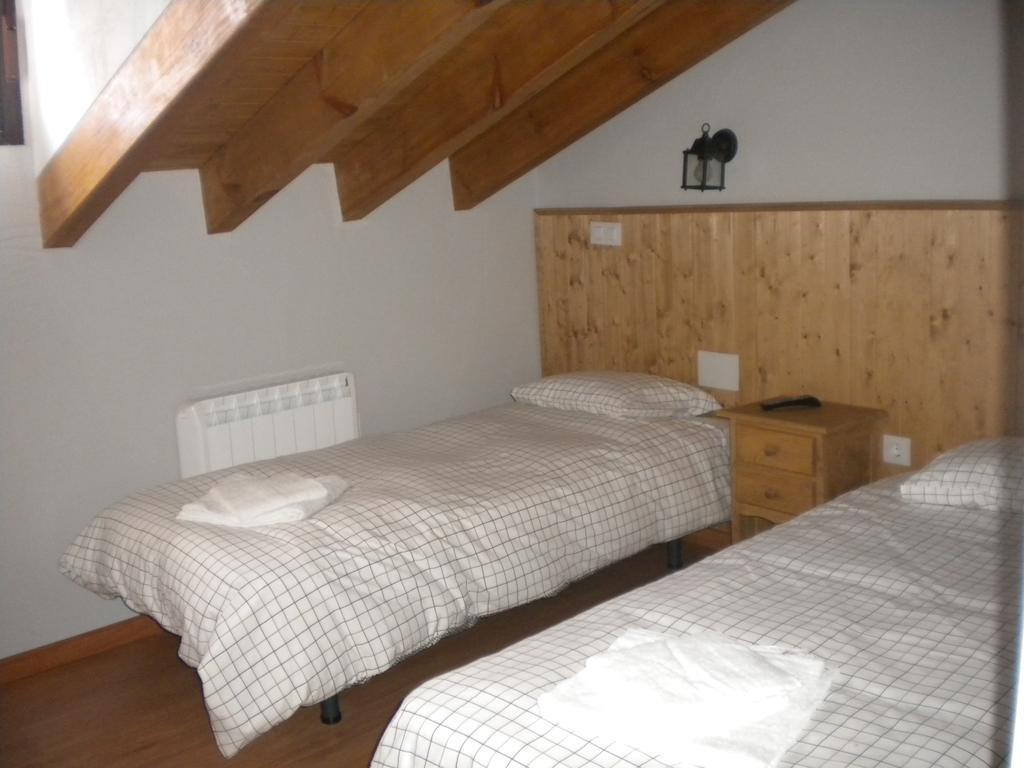 Hostal Rural Las Cuatro Calles San Martin del Pimpollar Luaran gambar