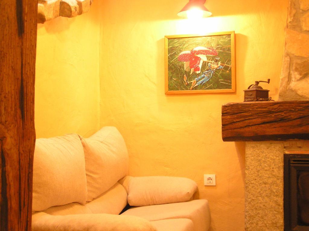 Hostal Rural Las Cuatro Calles San Martin del Pimpollar Luaran gambar