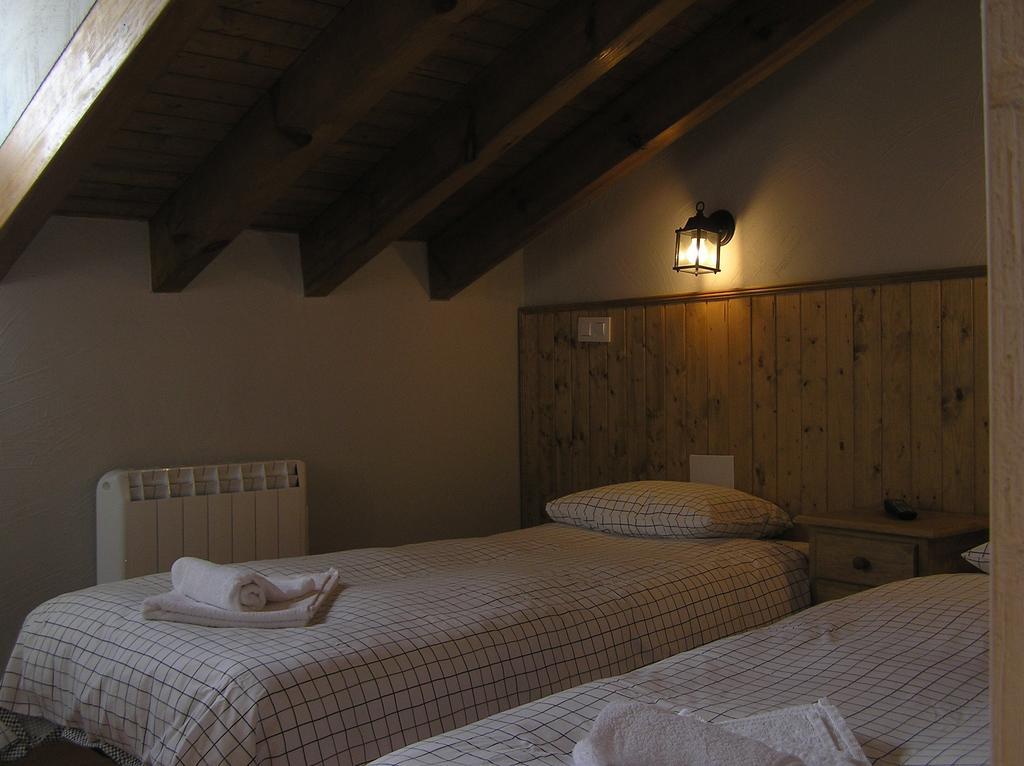 Hostal Rural Las Cuatro Calles San Martin del Pimpollar Luaran gambar