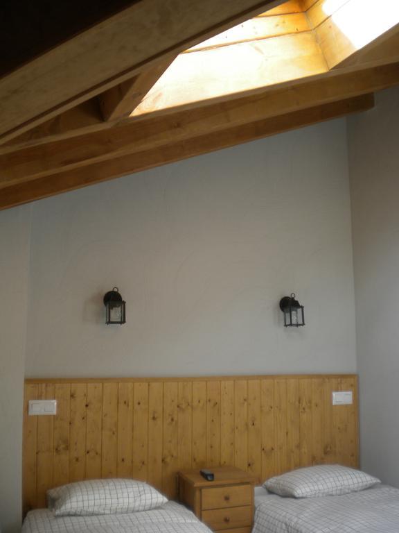 Hostal Rural Las Cuatro Calles San Martin del Pimpollar Bilik gambar
