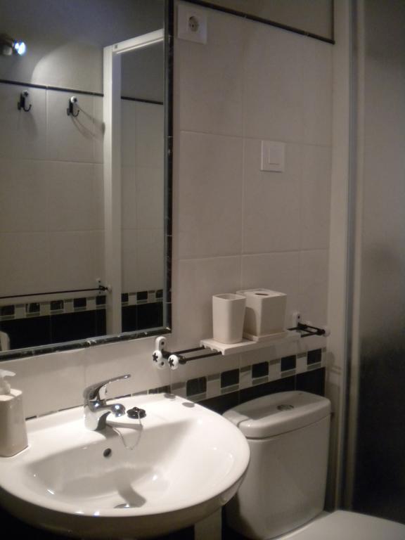 Hostal Rural Las Cuatro Calles San Martin del Pimpollar Bilik gambar