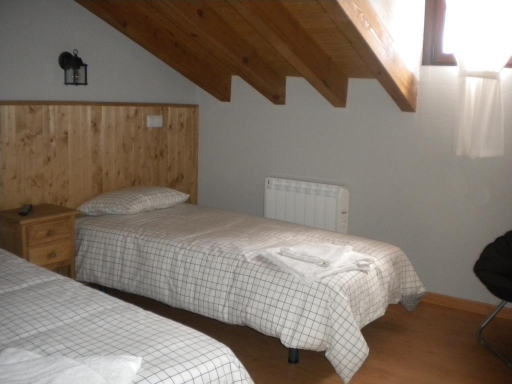 Hostal Rural Las Cuatro Calles San Martin del Pimpollar Bilik gambar