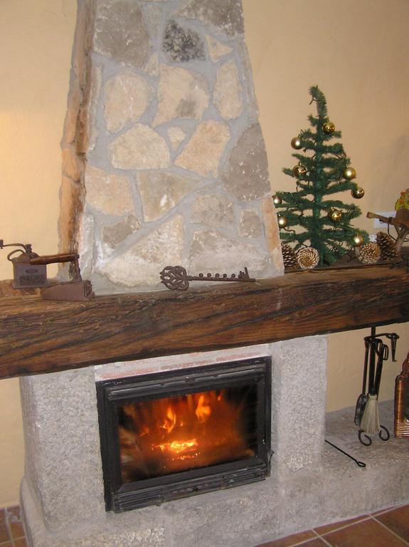 Hostal Rural Las Cuatro Calles San Martin del Pimpollar Luaran gambar