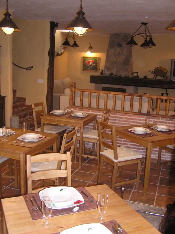 Hostal Rural Las Cuatro Calles San Martin del Pimpollar Luaran gambar